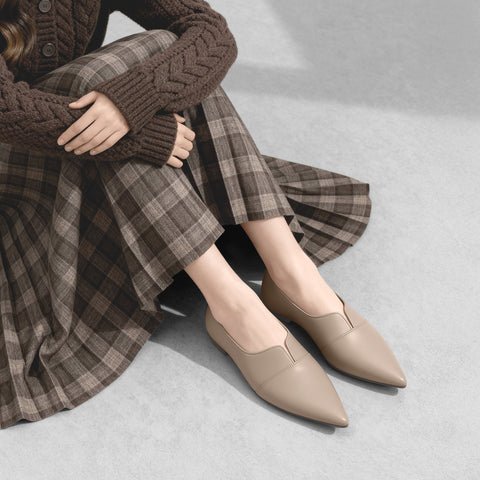 2025SSBI：ポインテッドトゥ フラット 切替ドレスシューズ（154）グレージュ/mamian（マミアン）