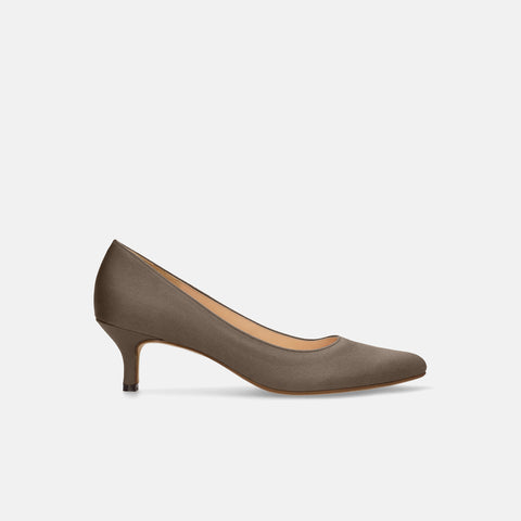 15% OFF: 2024SS: iCoN COLORS: Pointed toe suede pumps (C57172) Greige S
