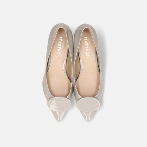 予約：2026SS：オーバルパーツ付き パンプス（m45022）ニュアンスグレーE