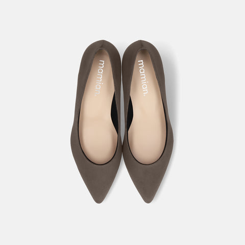 2025AW：ポインテッドトゥ スエードパンプス（m55225）トープグレージュS/mamian（マミアン）